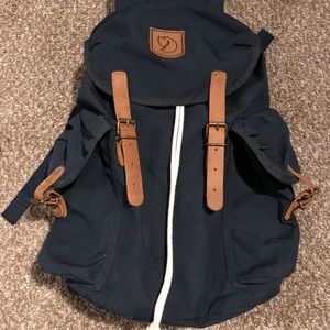 Durable & frameless Fjallraven Ovik Backpack 15 L